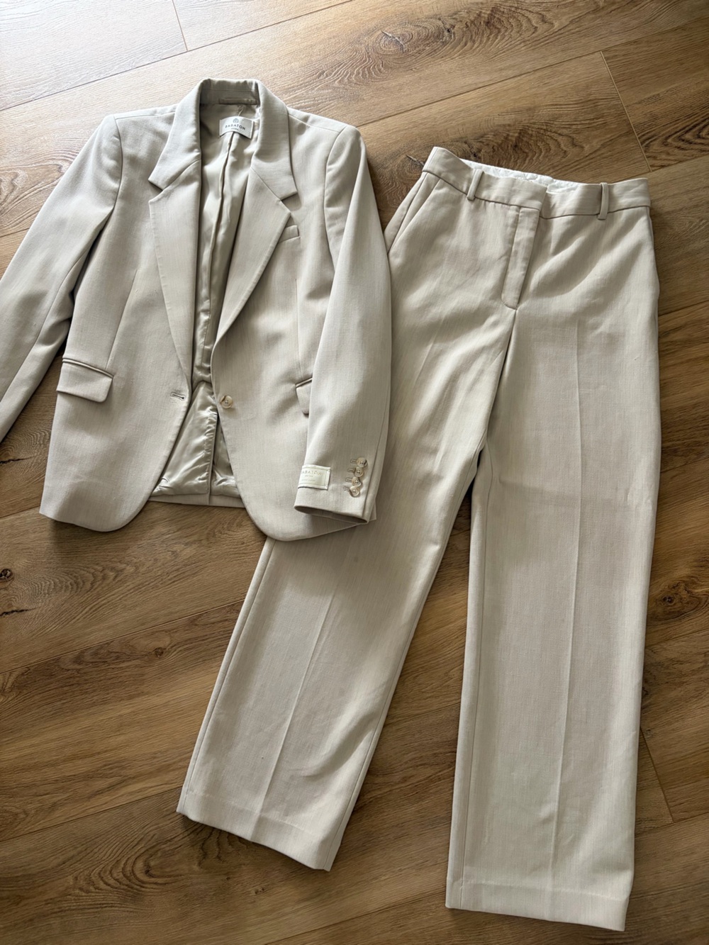 Aritzia Babaton Agency Suit - size 6